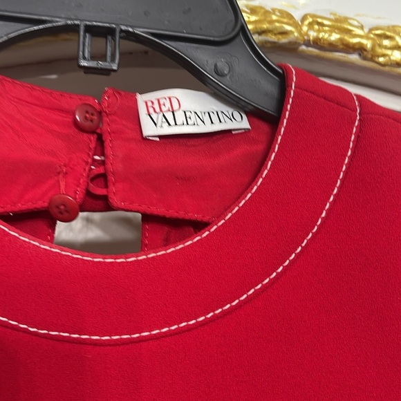 Red Valentino Bow Detail Dress Size 38
Authentic
US Size 8 - Picture 5 of 15